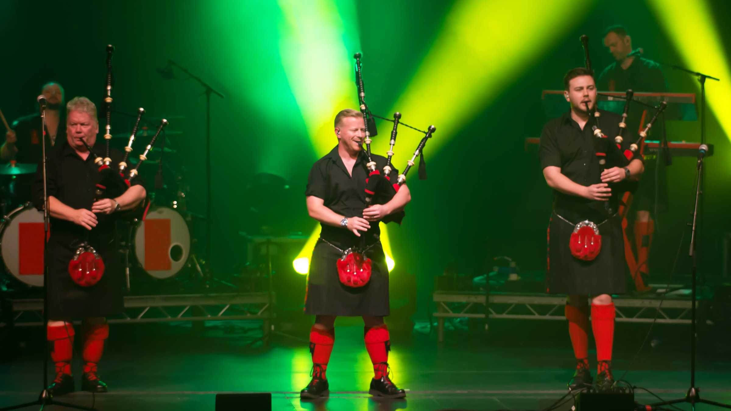Red Hot Chilli Pipers live